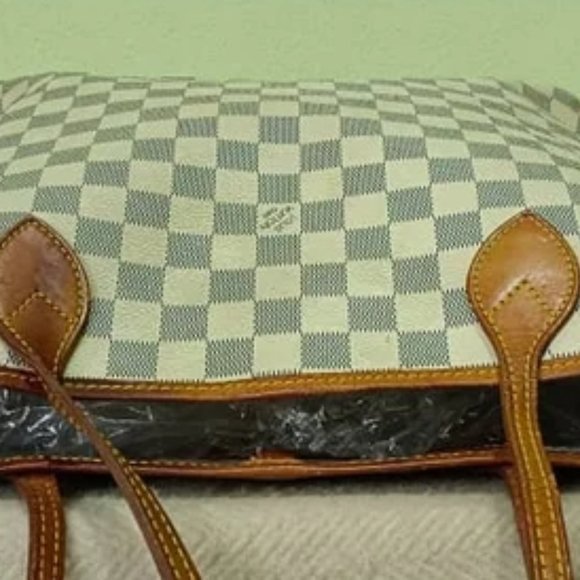 Authentic Louis Vuitton Damier Azur Neverfull - Picture 7 of 11